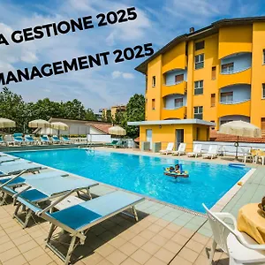 Hotel &, Cesenatico
